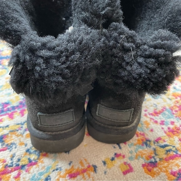 UGG Women’s Mini Bailey Bow II Weather Resistant Cold Weather Booties Black sz 6 - Picture 5 of 14